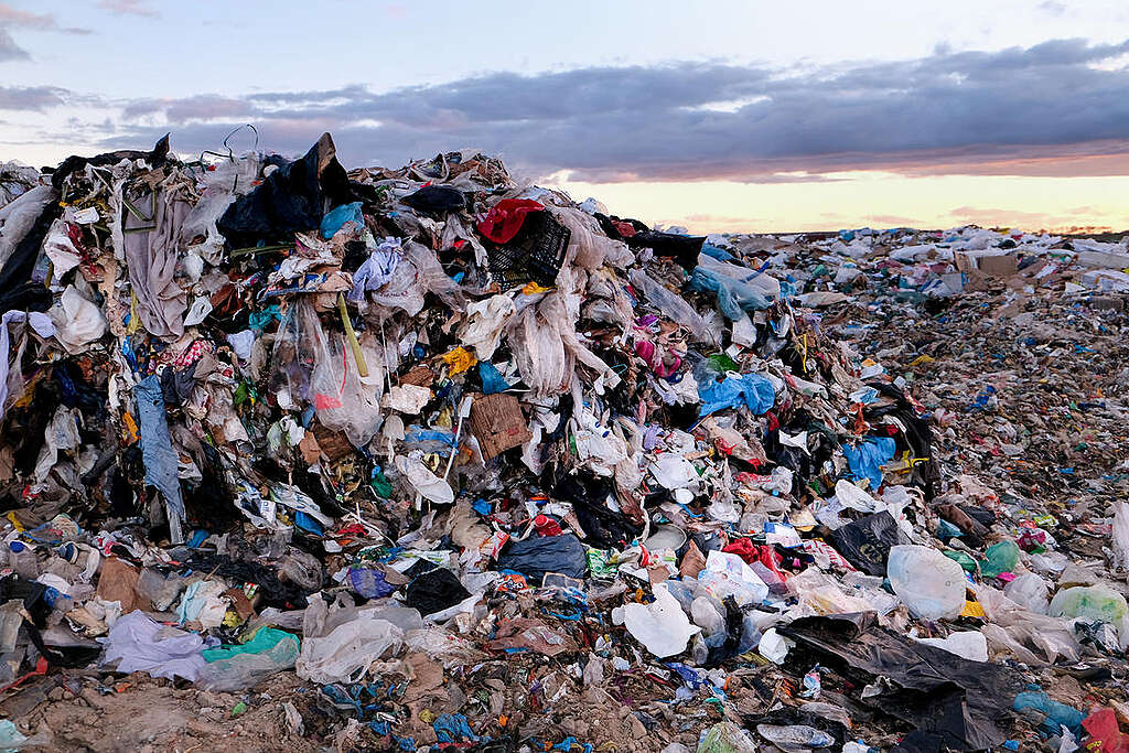 Valdemingómez Landfill in Madrid. © Pedro Armestre / Greenpeace