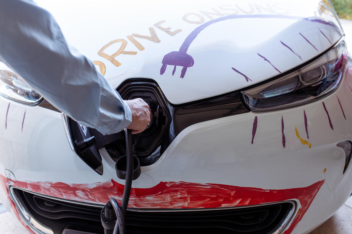 Sid and Margaret with their Electric Vehicle (EV) in Sydney. © Greenpeace / Isabella Moore