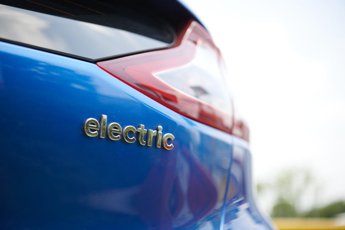 Electric Cars at Charging Station in South Korea. © Jung-geun Augustine Park / Greenpeace