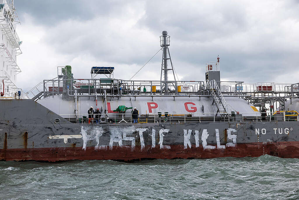 Action on Tanker with Petrochemicals Destined for Plastic Production in South Korea. © Jung Taekyong / Greenpeace © Jung Taekyong / Greenpeace