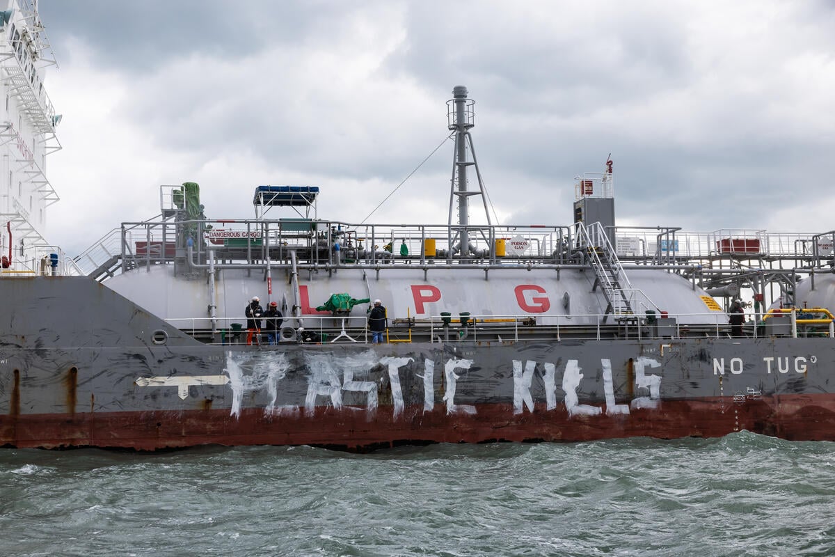 Action on Tanker with Petrochemicals Destined for Plastic Production in South Korea. © Jung Taekyong / Greenpeace