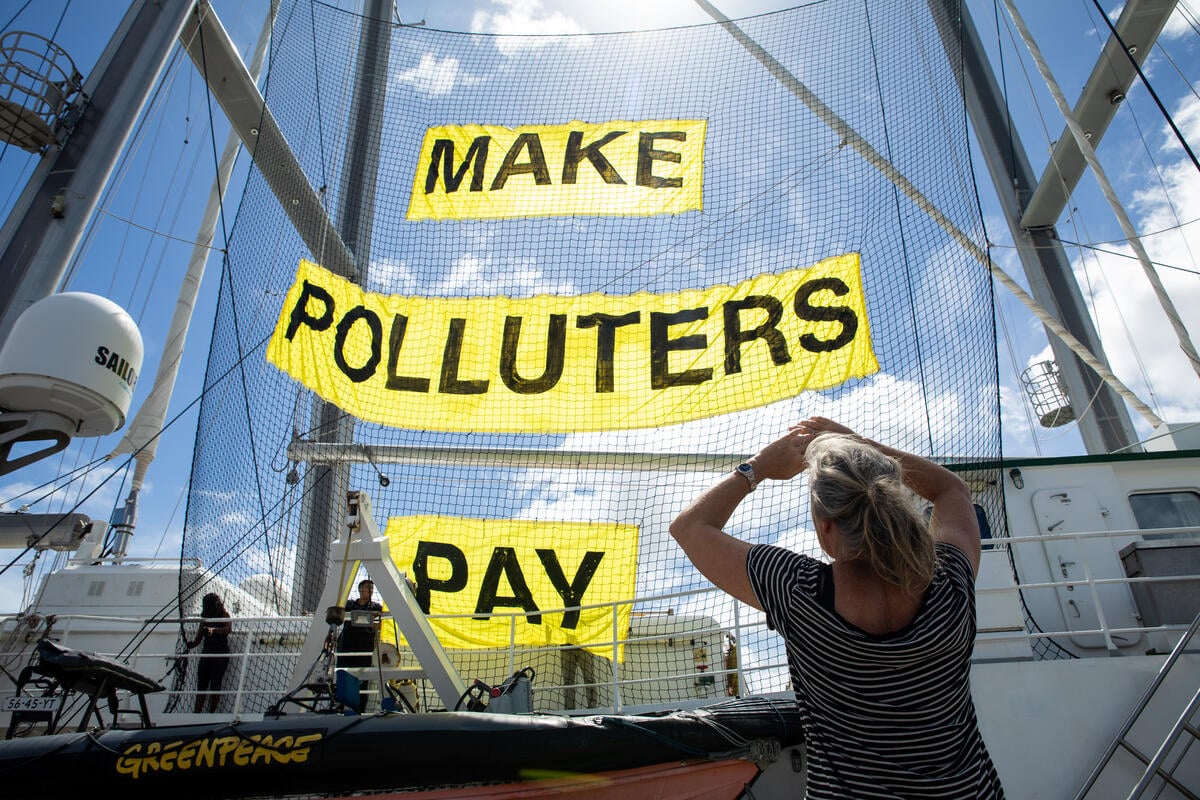 Rainbow Warrior Open Boat Day in Tacloban. © Geric Cruz / Greenpeace