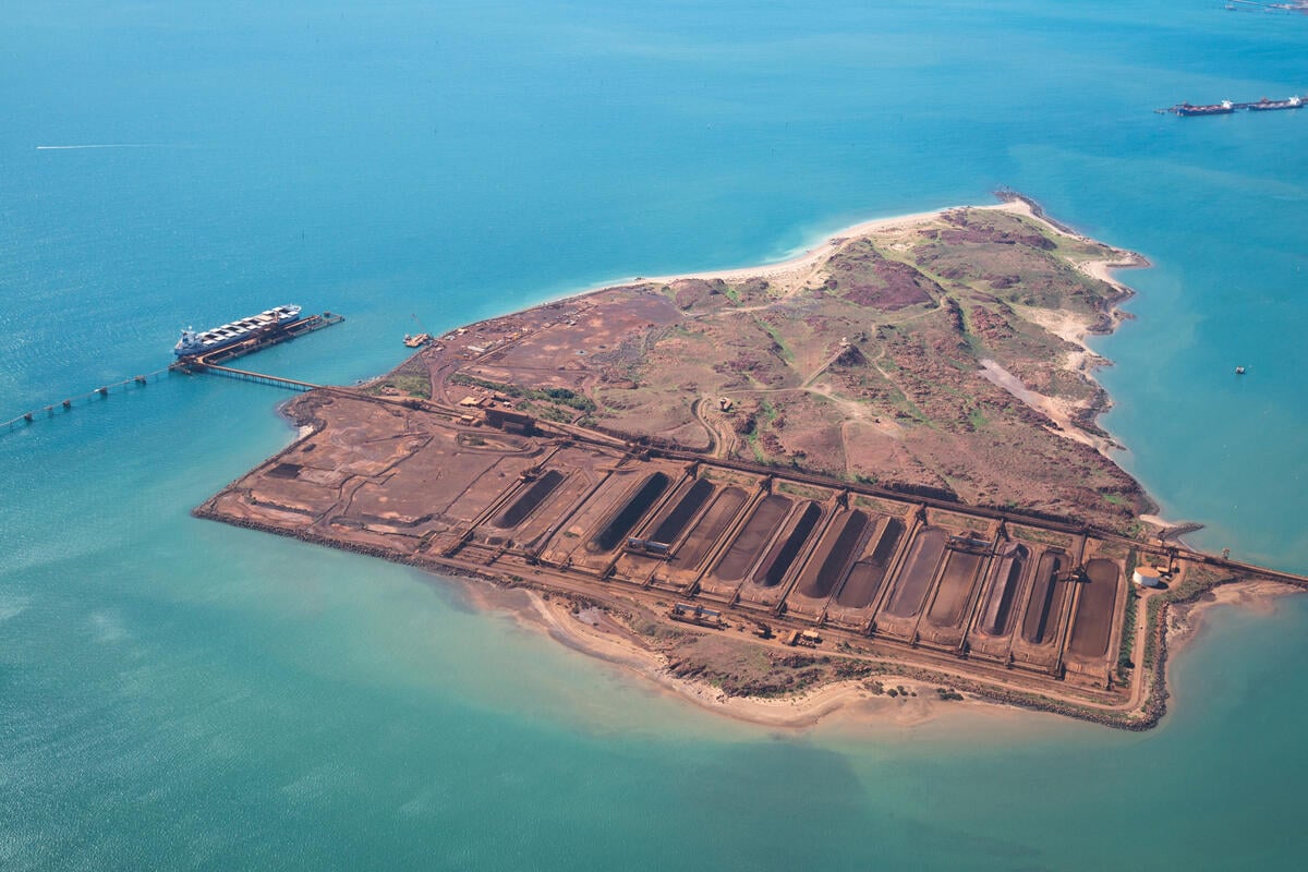 Iron Ore Loading Port on East Intercourse Island. © Lewis Burnett / Greenpeace